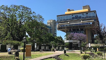 La biblioteca cuenta con nueve