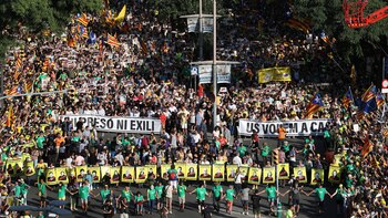 “Ni cárcel, ni exilio, los queremos en casa”, fueron algunas de las consignas de la manifestación del independentismo catalán (REUTERS/Albert Gea)