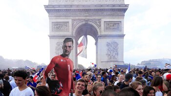 Hugo Lloris entre los héroes