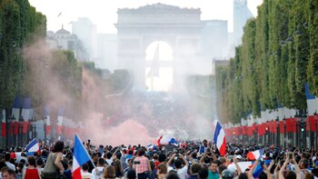 Las banderas y las bengalas