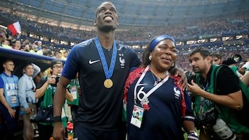 Pogba junto a su madre