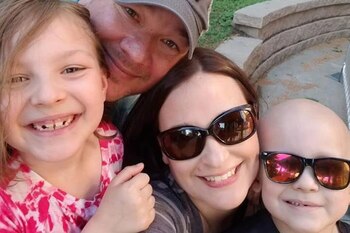 Garrett Matthias con su madre