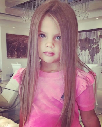 Francesca suele tener el pelo