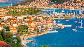 Con diferentes tipos de arquitectura