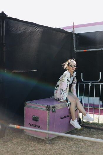 “Amo el pop en inglés así que soy fan de Demi Lovato, Ariana Grande, Adele, Whitney Houston o Stevie Wonder, pero también admiro a muchos latinos como Gustavo Cerati, Abel Pintos, Miranda, Julieta Venegas o Alejandro Sanz”, confiesa la cantante.