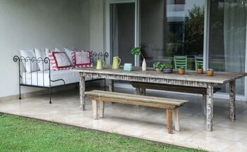 Galería con juego de muebles