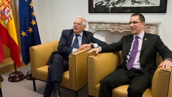 Josep Borrell junto con Jorge