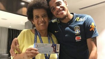 Taison junto a su madre, Rosangela Freda, durante el Mundial de Rusia