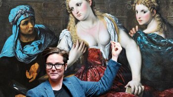 La performer es experta en