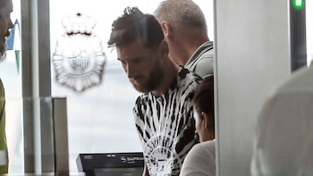 Messi en el aeropuerto de