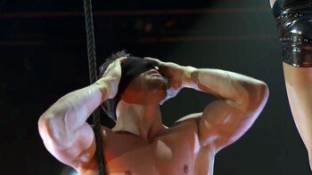 Tyce se venda los ojos