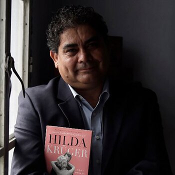 El escritor Juan Alberto Cedillo