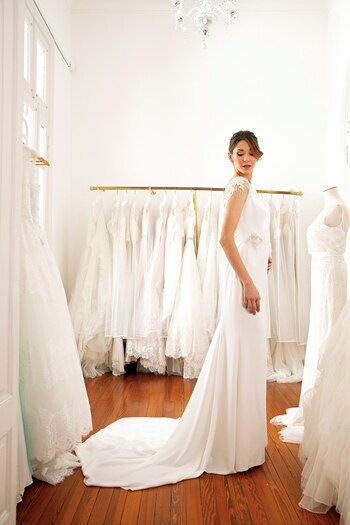 Clásico. Vestido de crepe con