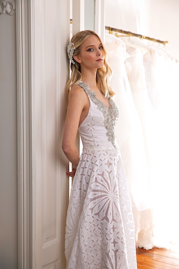 Vestido con pedrería en el