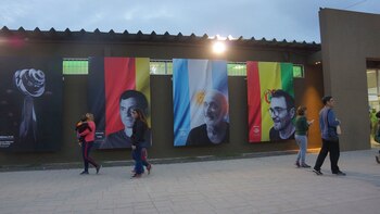 Gigantografías de los concursantes de