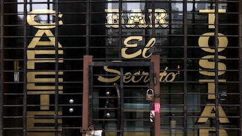 Las rejas cubren los ventanales