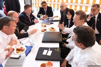 El presidente y gerente general