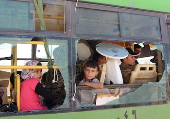 Civiles sirios evacuados en la