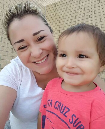 La tia paterna del niño,