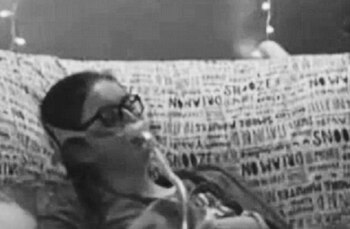 White incluso llegó a fingir tener que usar una máscara de oxígeno