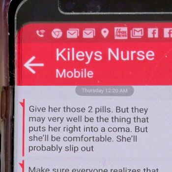 “Dale dos píldoras. Estas podrían llegar a ponerla directamente en coma, pero al menos se sentirá cómoda” decía uno de los textos que la misma White se enviaba a sí misma, al hacerse pasar por su enfermera