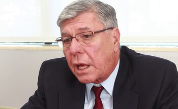 El comisionado Manolo Reyes fue