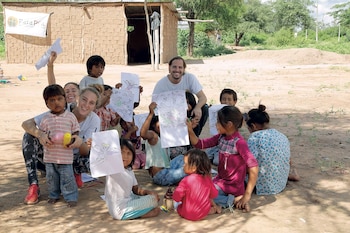 Diego Bustamante junto con otros