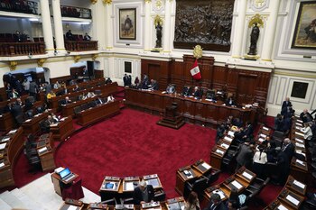 El Congreso de Perú debate