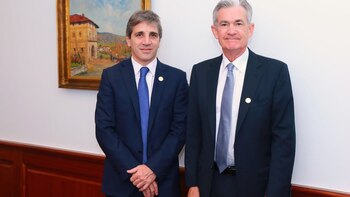 Luis Caputo con Jerome Powell,