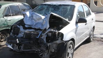 Así quedó el auto en el que viajaban los tres policías en estado de ebriedad