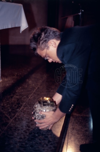 Luis Miguel deposita la urna