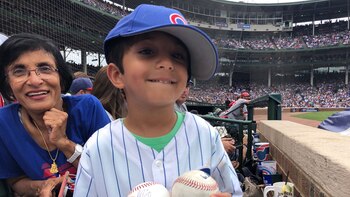 El niño recibió dos pelotas