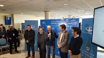 Directivos de AA2000 junto al