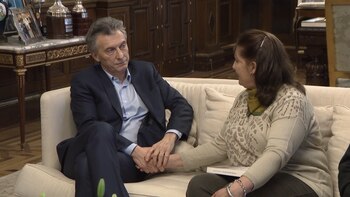 Mauricio Macri junto a Sonia Sanchi, mamá de Juan Cruz Ibáñez