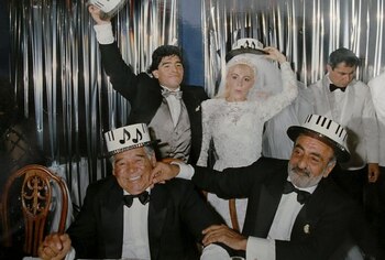 Los novios y sus suegros: