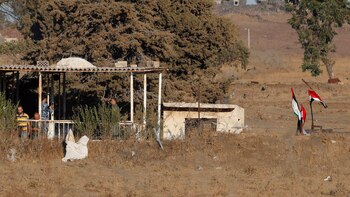 La bandera fue izada en