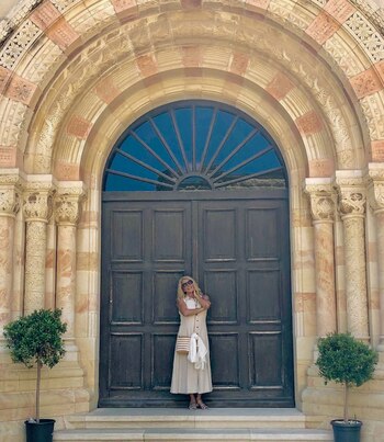 Reina Reech en la iglesia