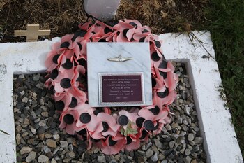 La placa y la ofrenda