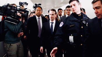Zuckerberg, altamente custodiado, al momento