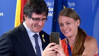Puigdemont se toma una fotografía