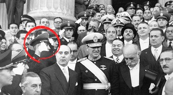 “El día que asumió Perón, Guibert Illescas lo rodeó de extras así el General sentía que los poderosos lo querían. En paralelo ya estaba armando el golpe que lo derrocaría. Una verdadera basura”, remata el historiador oficial de esta familia que supo arraigarse al poder.