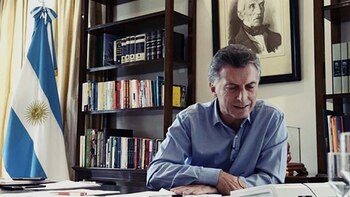 Cuando el presidente Macri recibió el documento no podía creer cómo este cronista al que jamás registró formaba parte de una de las familias más poderosas de los últimos 200 años. Un clan que logró perpetuarse en el poder y cayó casi por casualidad.