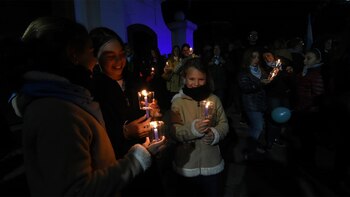 Los ciudadanos llevaron velas y