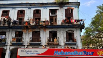 Un bus de turistas recorre