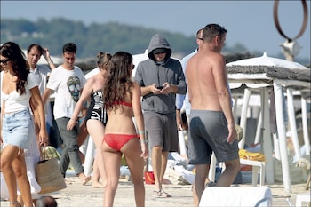 Leonardo DiCaprio caminando por Saint