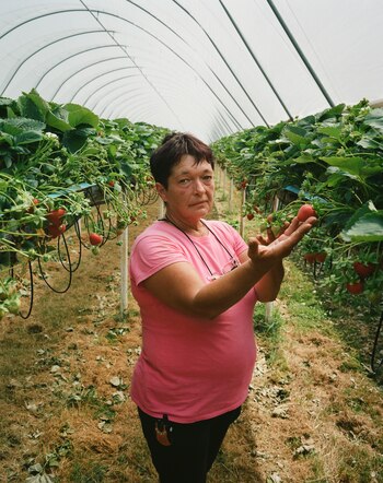 Crew leader Gabriela Yuganaru de