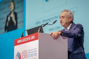 El martes 24, Cahn presentó