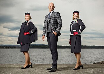 Ellas con falda, capa o