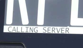 “Llamando al servidor”, puede leerse