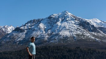 Por las noches, García atiende